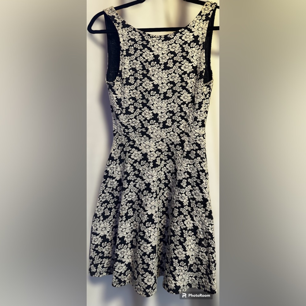 Navy and White Floral Skater Style Dress. Size Small. H&M Divide brand.
